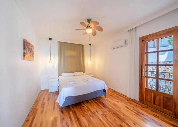 Yoga House Apartahotel 3*