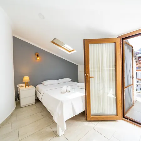 Apart-hotel Yoga House 3*