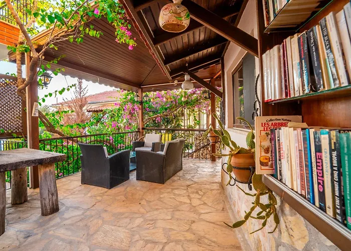 Aparthotel Yoga House 3*