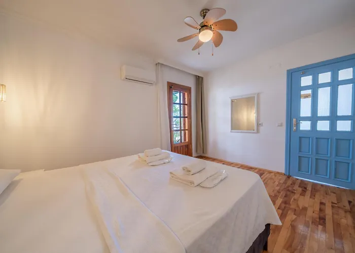 Yoga House Aparthotel 3*