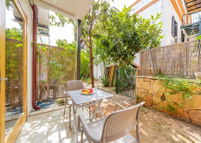 Yoga House Aparthotel 3*